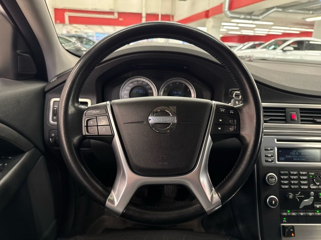 Volvo V70 2010 Punainen