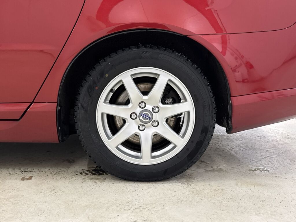 Volvo V70 2010 Punainen