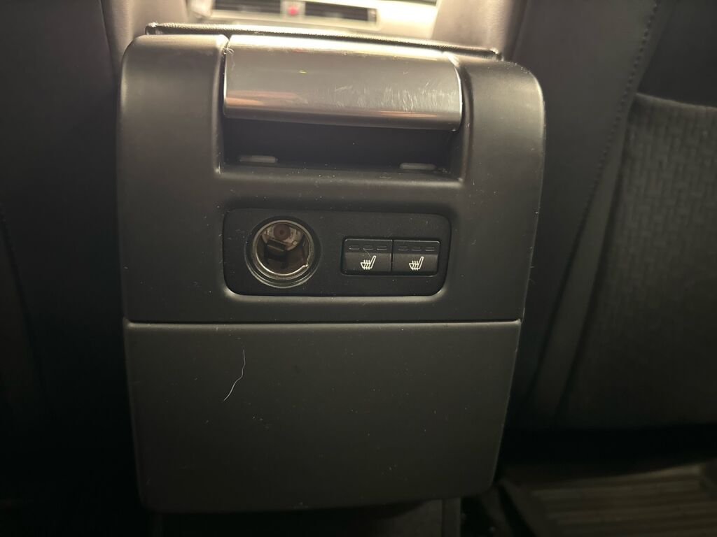 Volvo V70 2010 Punainen