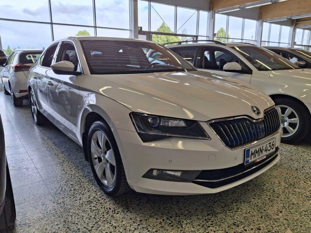 Skoda Superb 2016 Valkoinen
