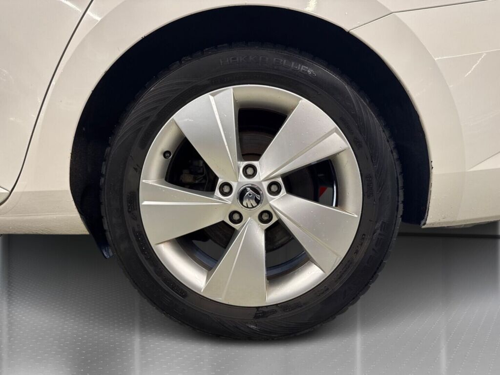 Skoda Superb 2016 Valkoinen