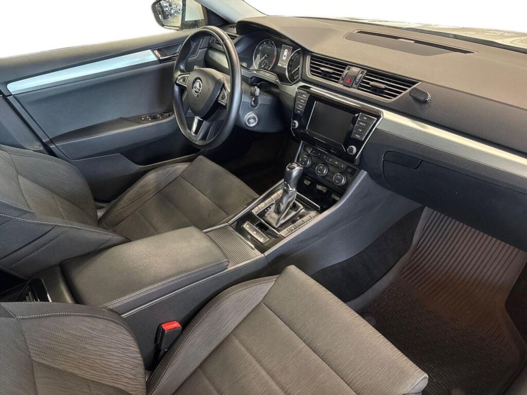 Skoda Superb 2016 Valkoinen