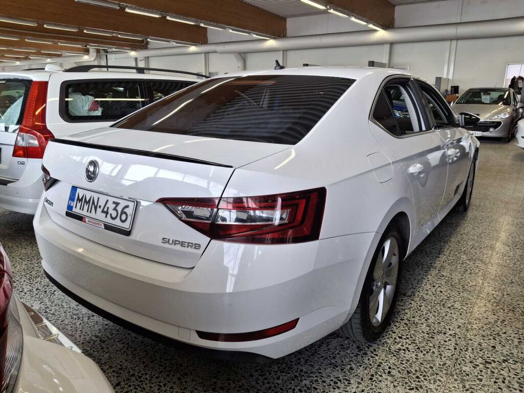 Skoda Superb 2016 Valkoinen