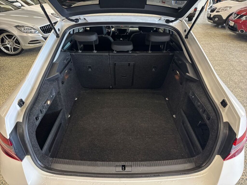 Skoda Superb 2016 Valkoinen