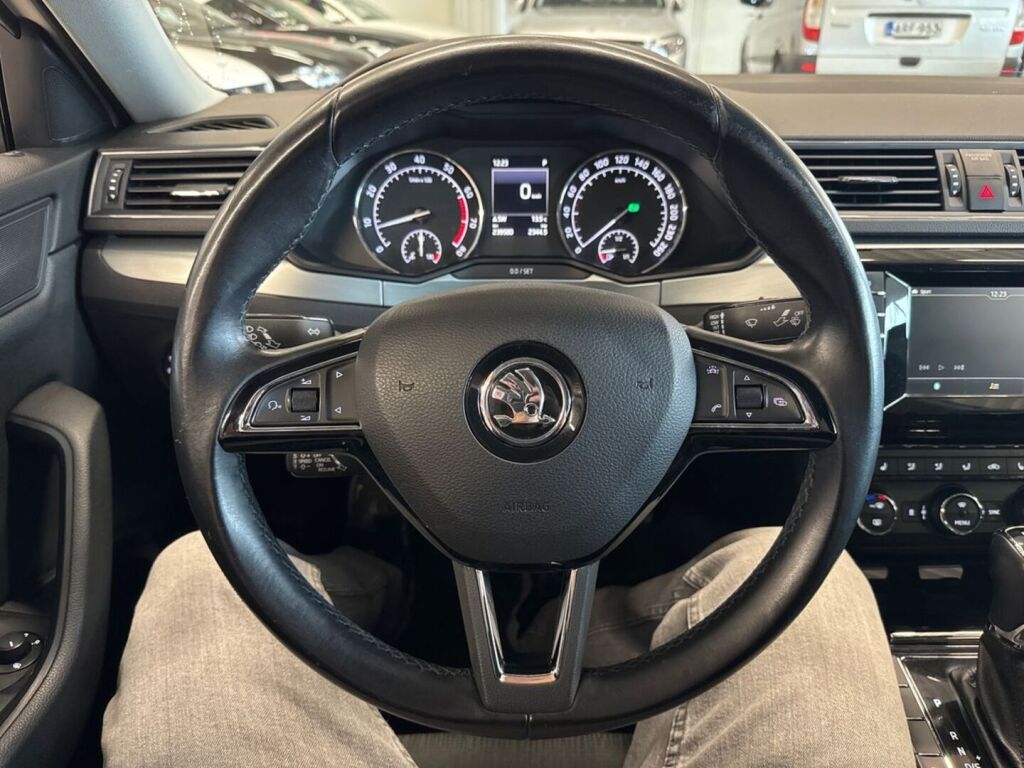 Skoda Superb 2016 Valkoinen