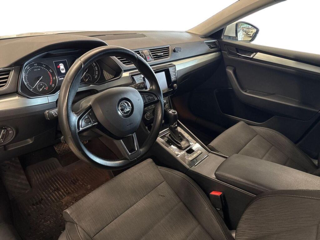 Skoda Superb 2016 Valkoinen