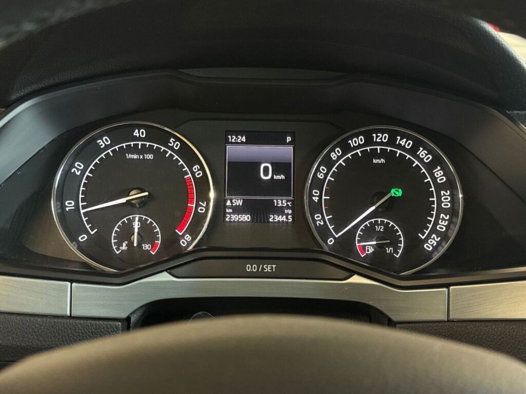 Skoda Superb 2016 Valkoinen
