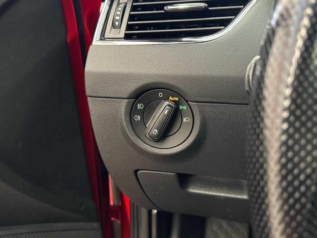 Skoda Octavia 2016 Punainen