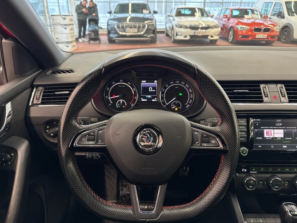 Skoda Octavia 2016 Punainen