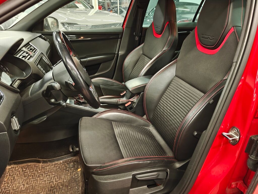 Skoda Octavia 2016 Punainen