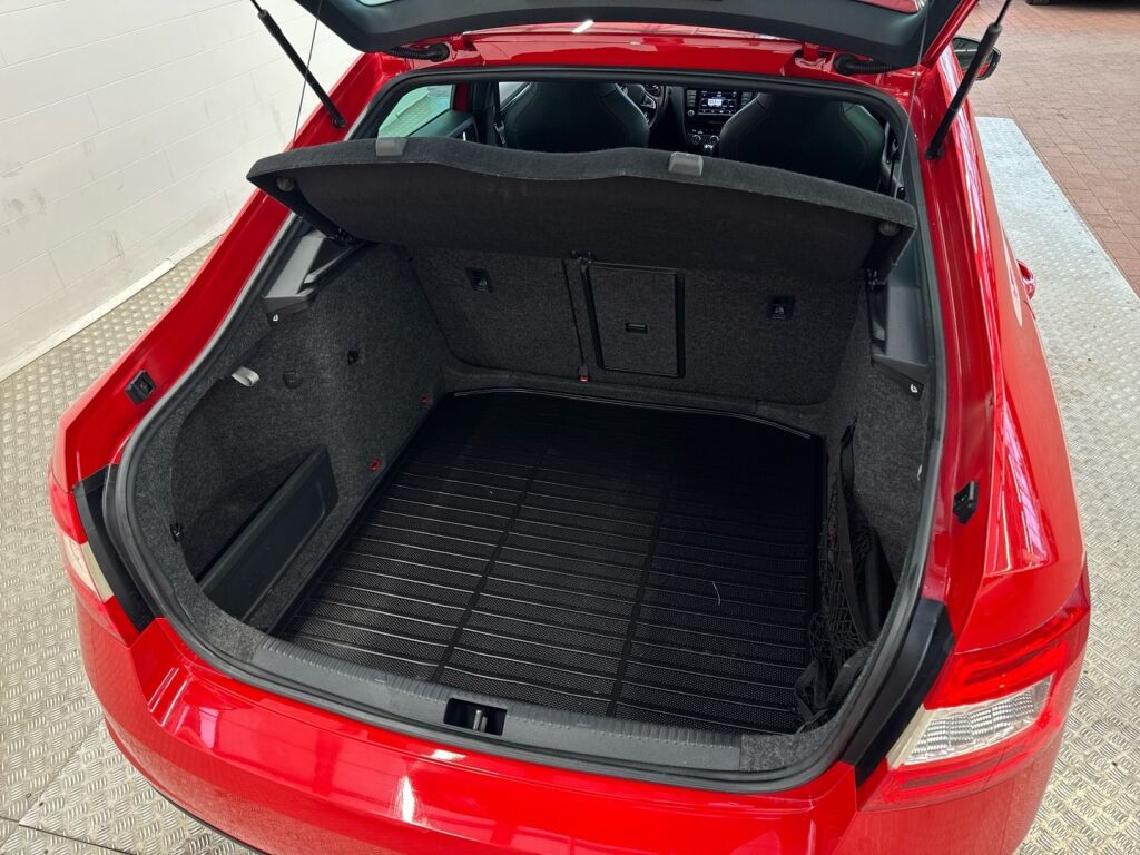 Skoda Octavia 2016 Punainen