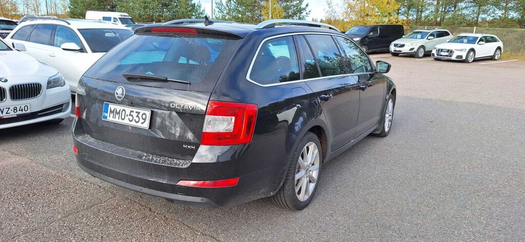 Skoda Octavia 2016 Musta