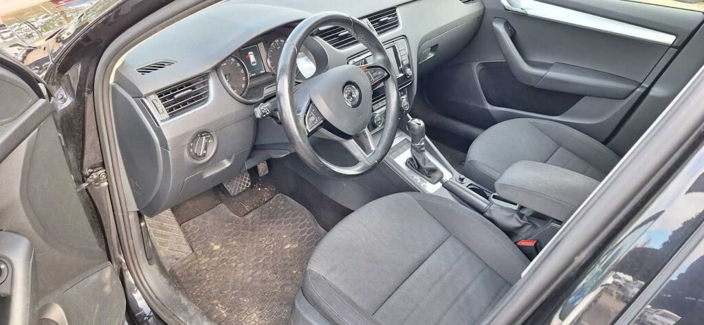 Skoda Octavia 2016 Musta