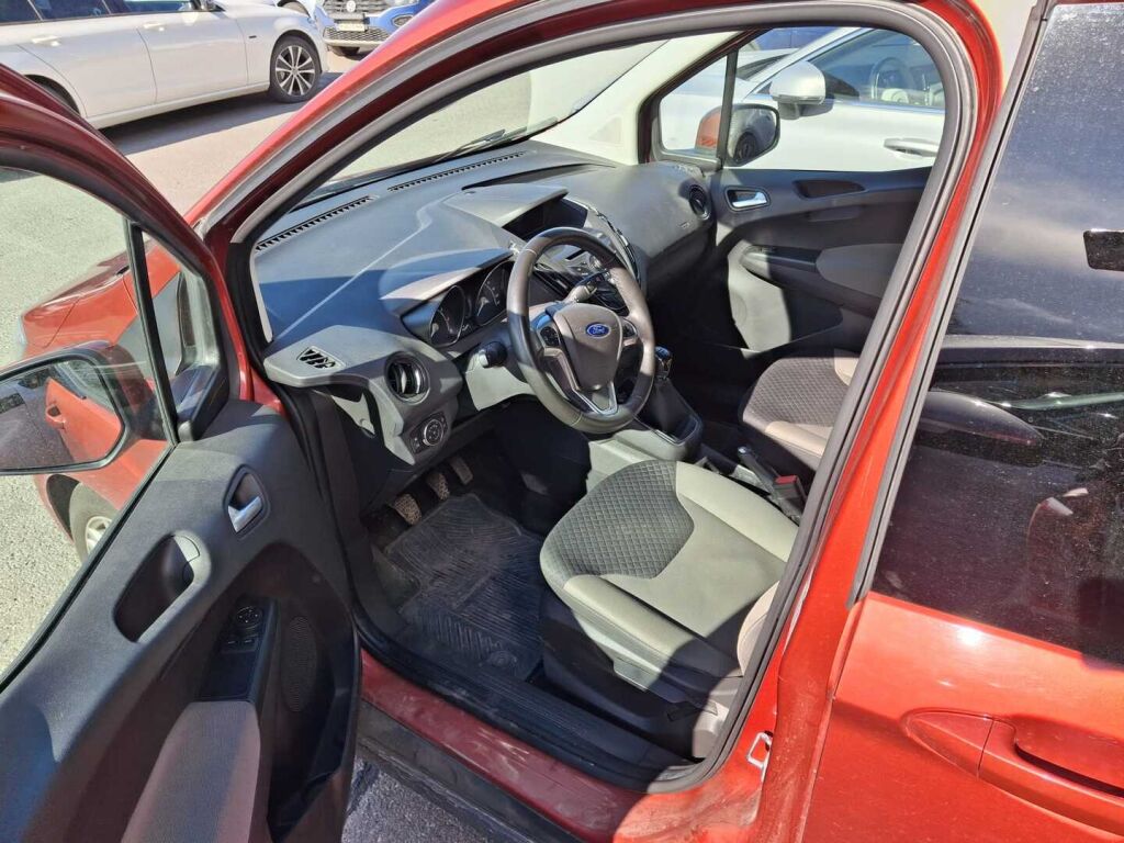 Ford Tourneo Courier 2017 Punainen