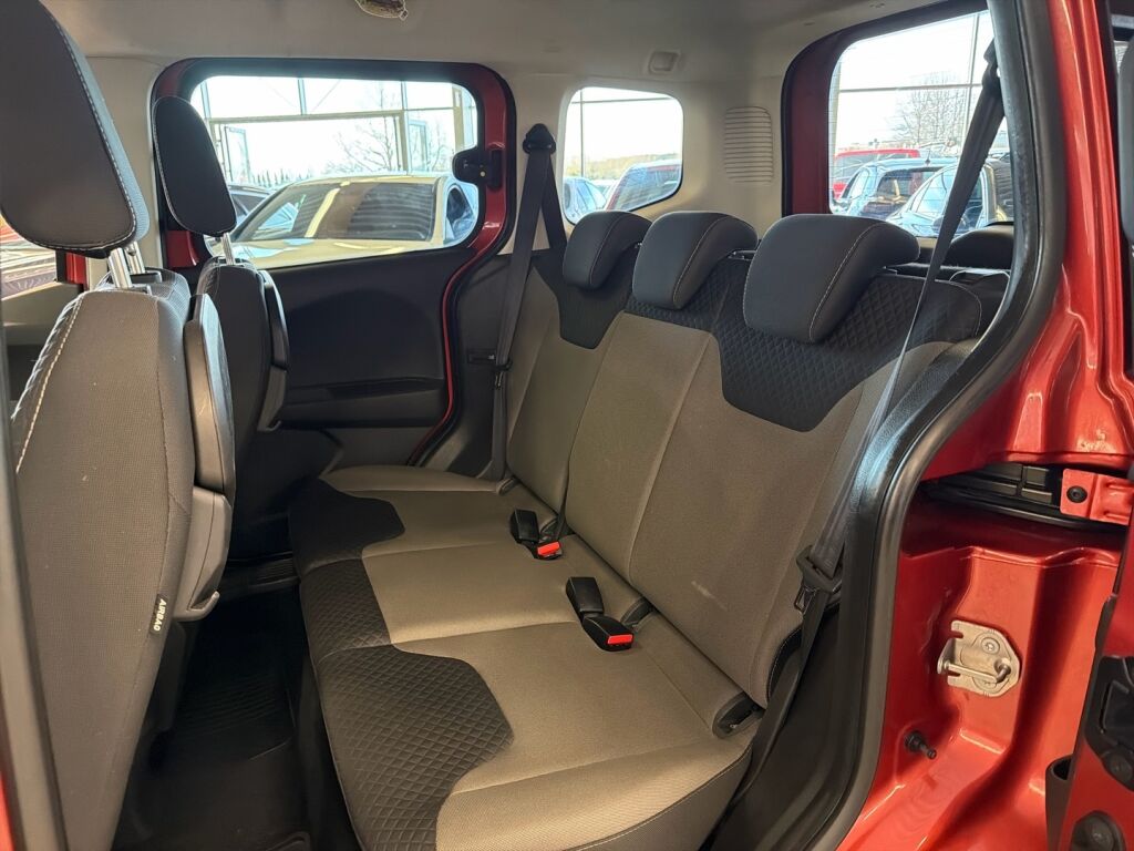 Ford Tourneo Courier 2017 Punainen