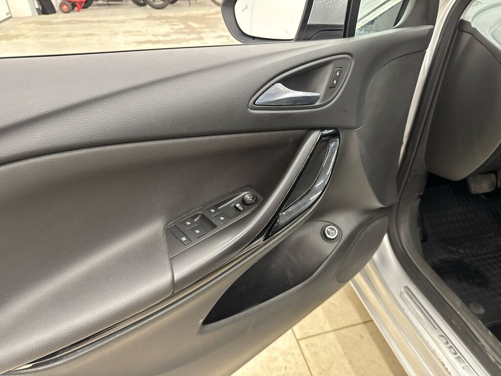 Opel Astra 2017 Hopea