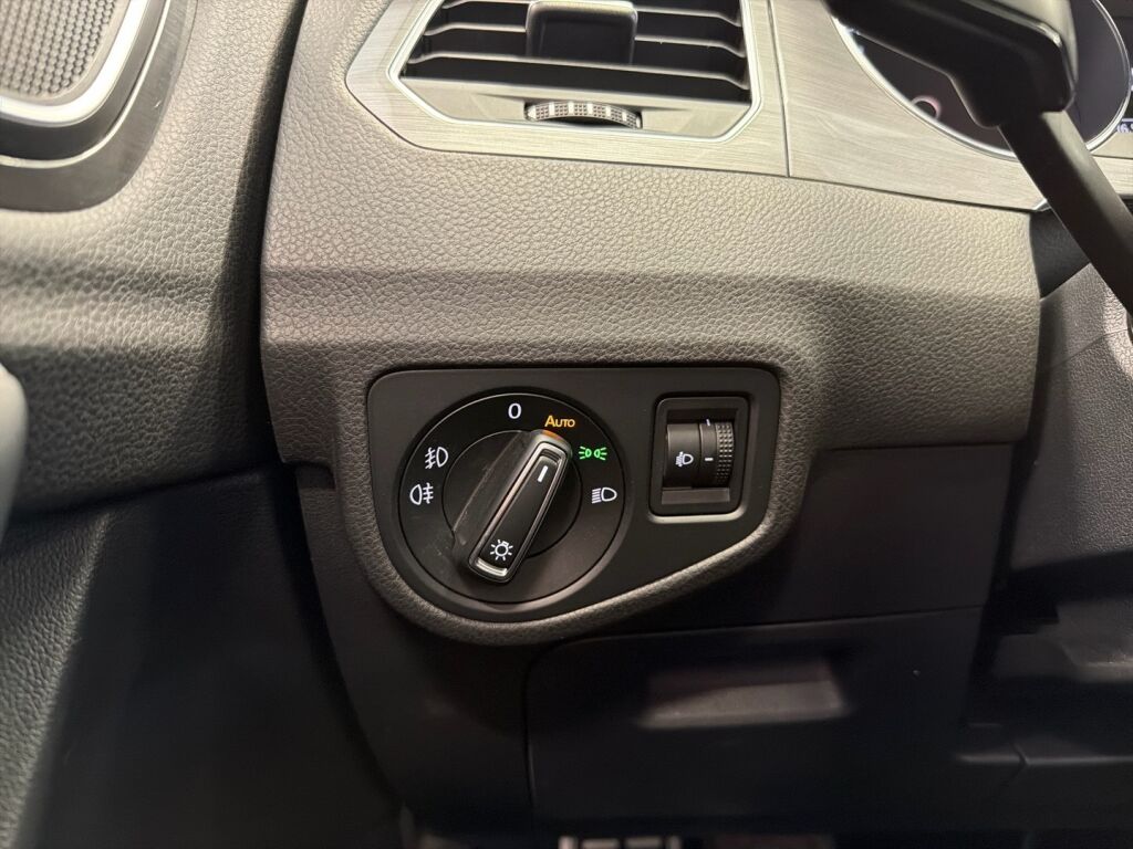 Volkswagen Golf Sportsvan 2016 Sininen