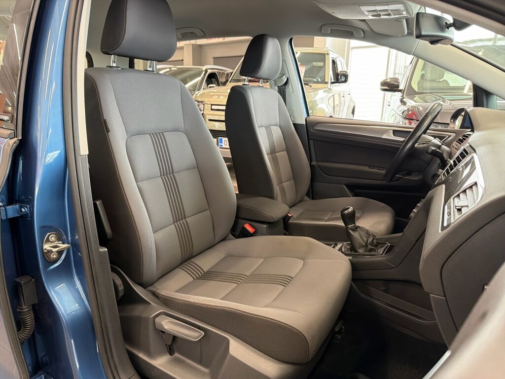 Volkswagen Golf Sportsvan 2016 Sininen