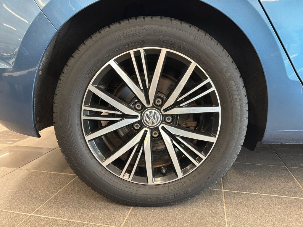 Volkswagen Golf Sportsvan 2016 Sininen