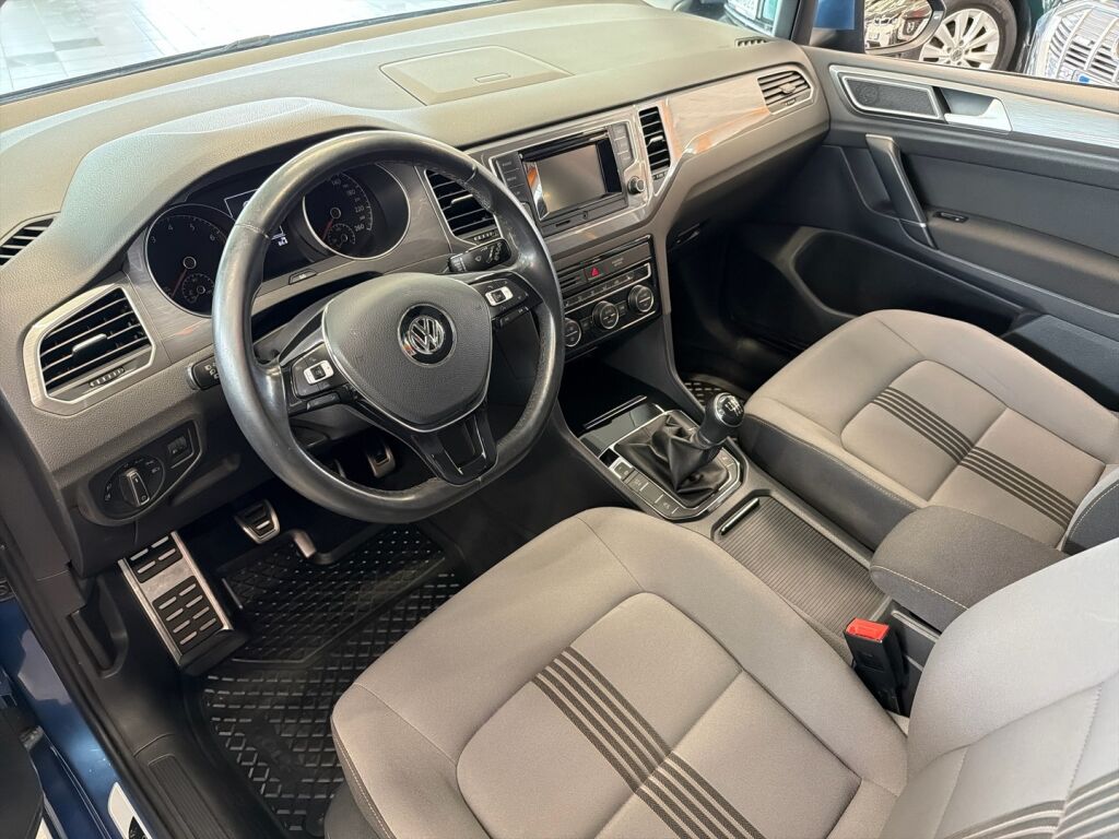 Volkswagen Golf Sportsvan 2016 Sininen