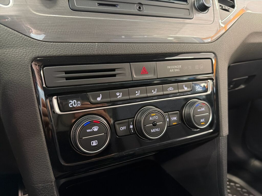 Volkswagen Golf Sportsvan 2016 Sininen