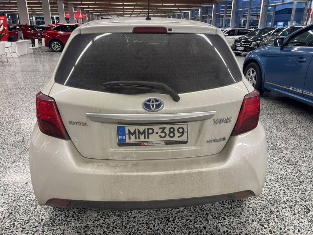 Toyota Yaris 2016 Metallinhohto Valkoinen