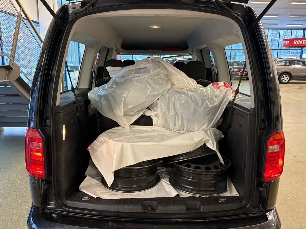 Volkswagen Caddy Maxi 2016 Musta