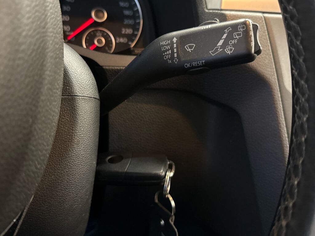 Volkswagen Caddy Maxi 2016 Musta