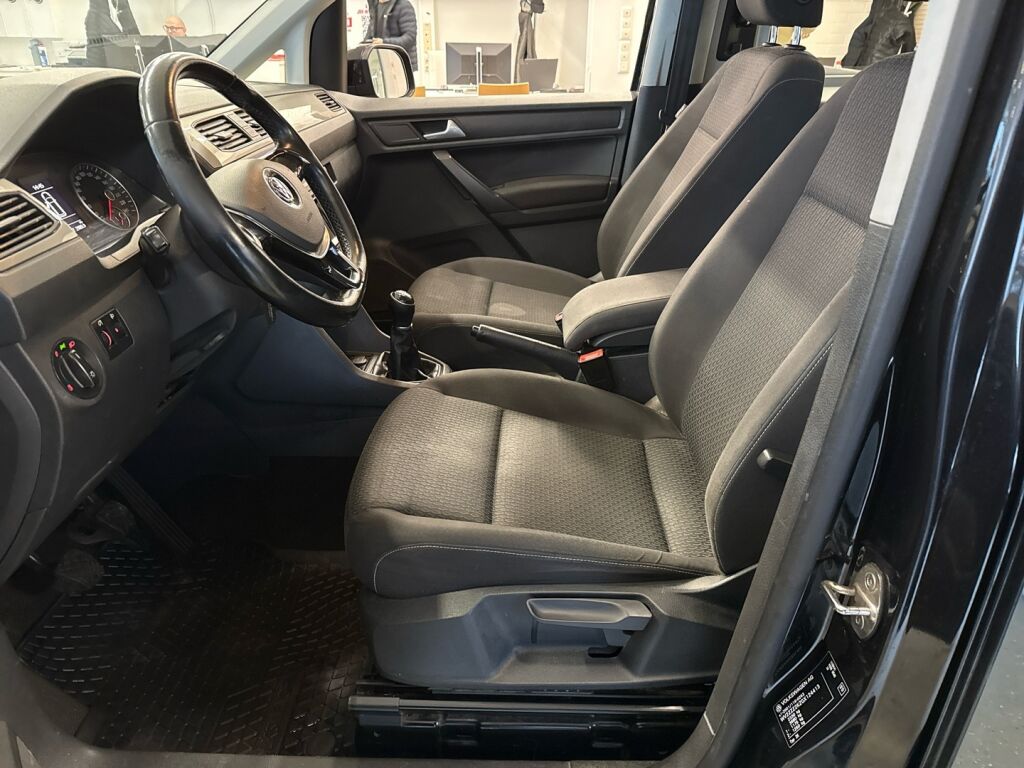 Volkswagen Caddy Maxi 2016 Musta