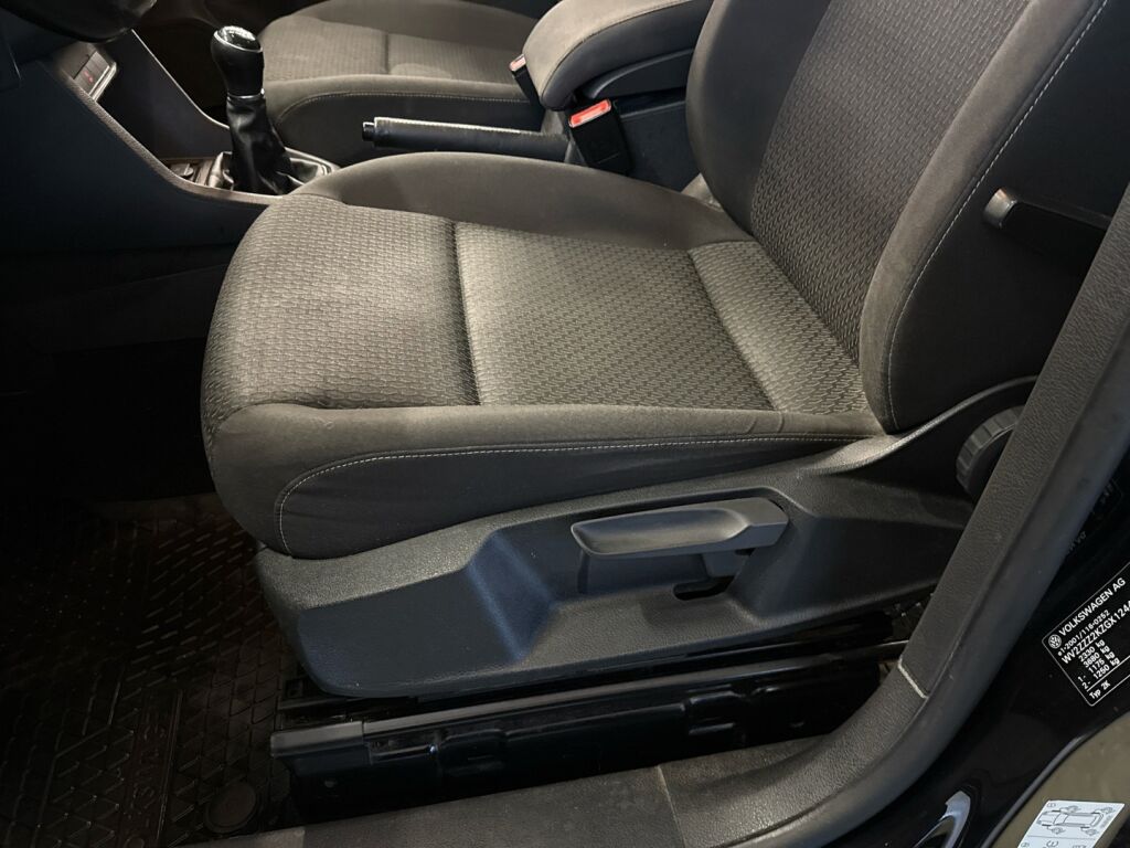 Volkswagen Caddy Maxi 2016 Musta