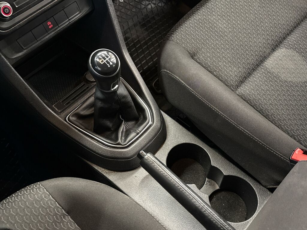 Volkswagen Caddy Maxi 2016 Musta