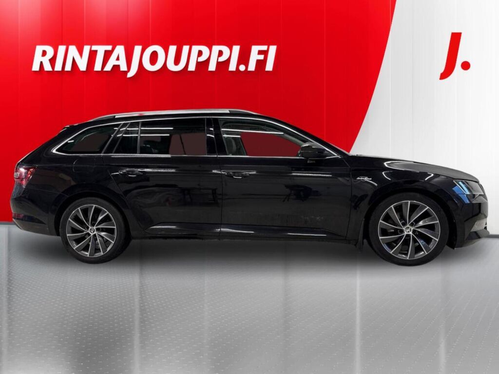 Skoda Superb 2016 Musta