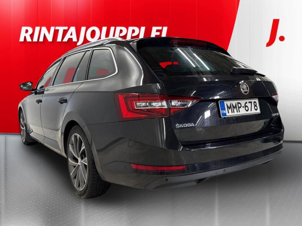 Skoda Superb 2016 Musta