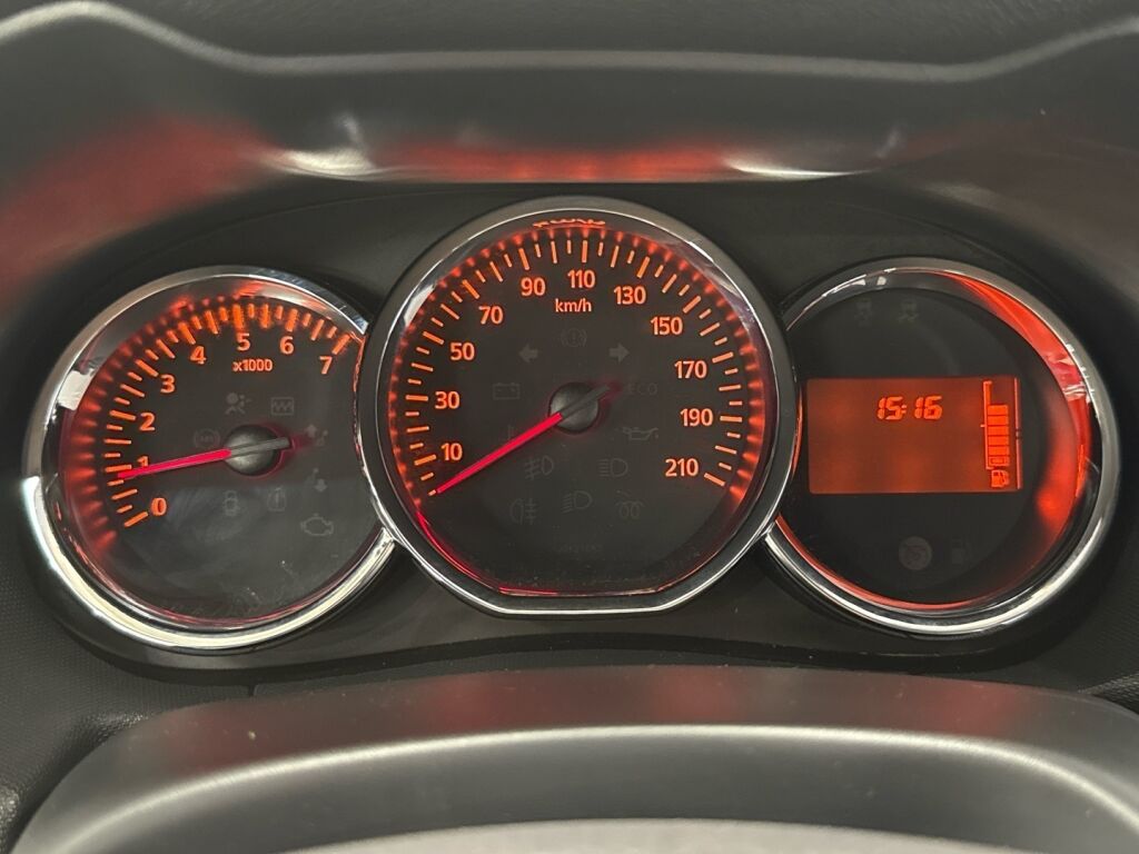 Dacia Duster 2016 Valkoinen