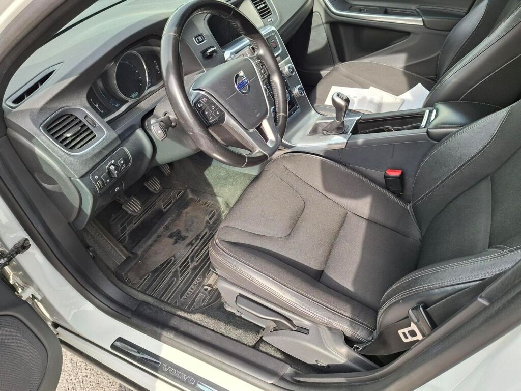 Volvo V60 2016 Valkoinen