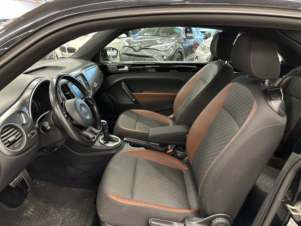 Volkswagen Beetle 2016 Musta