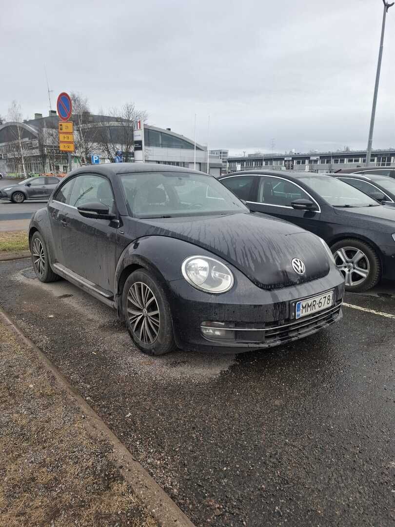 Volkswagen Beetle 2016 Musta