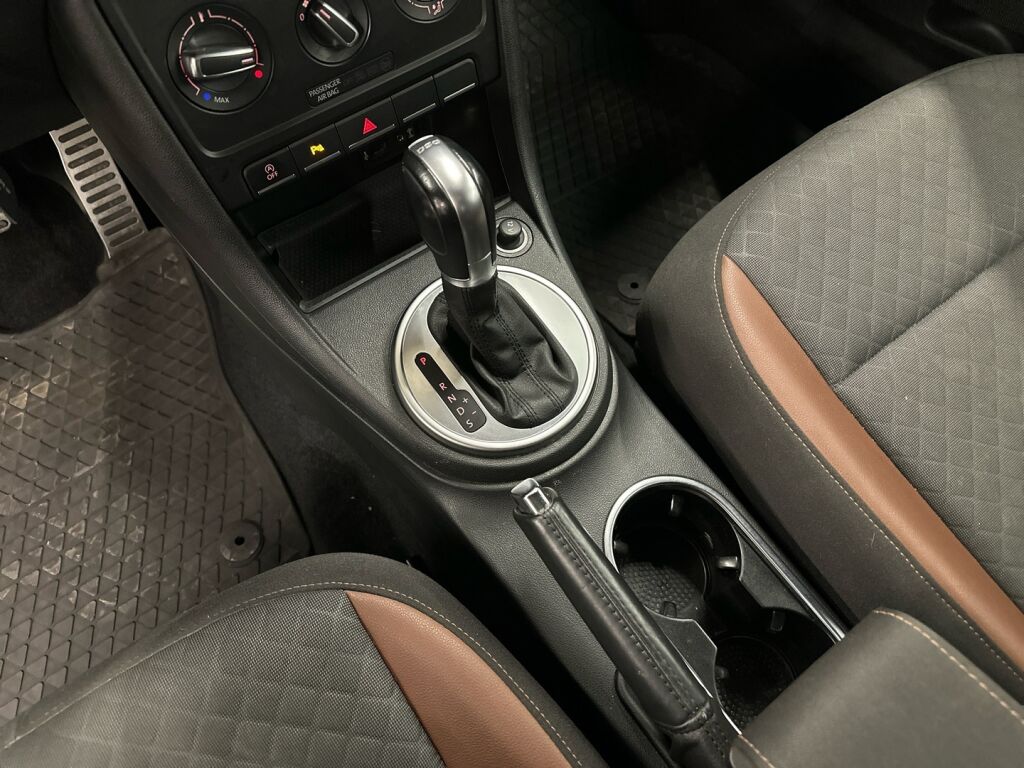 Volkswagen Beetle 2016 Musta