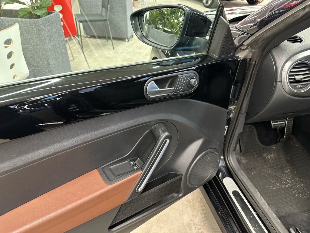 Volkswagen Beetle 2016 Musta