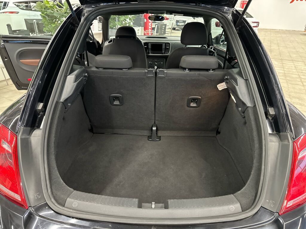 Volkswagen Beetle 2016 Musta
