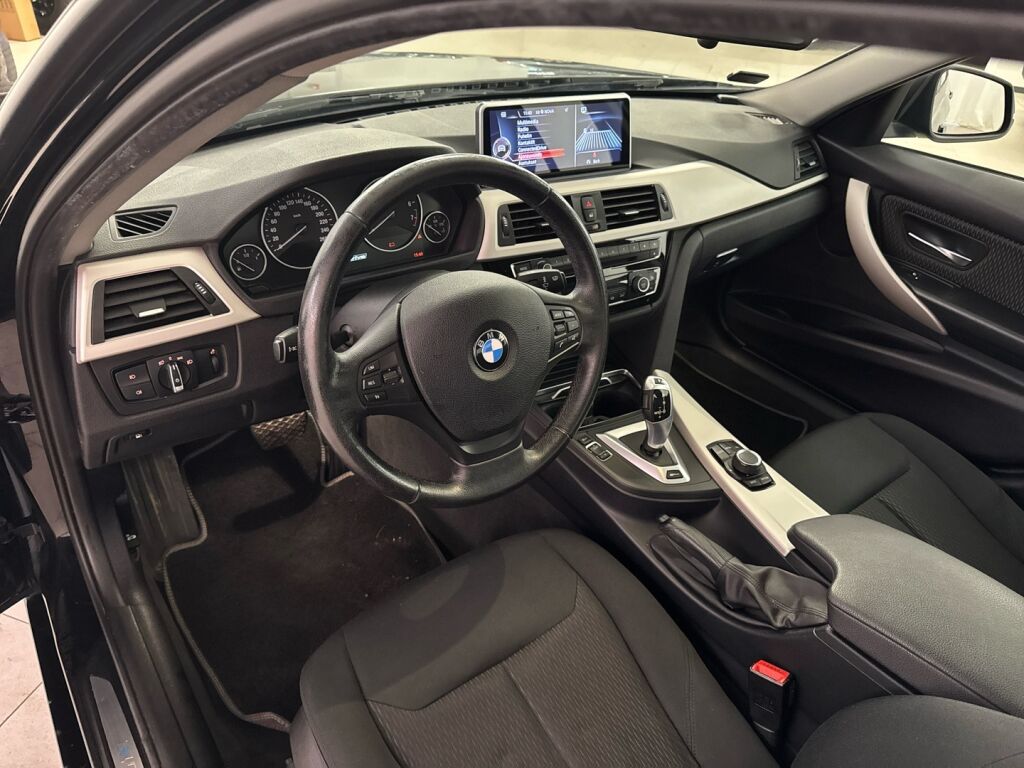 BMW 330 2016 Musta
