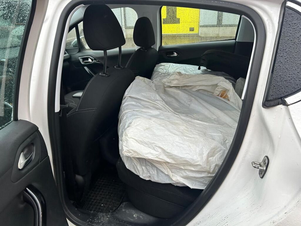 Peugeot 208 2016 Valkoinen