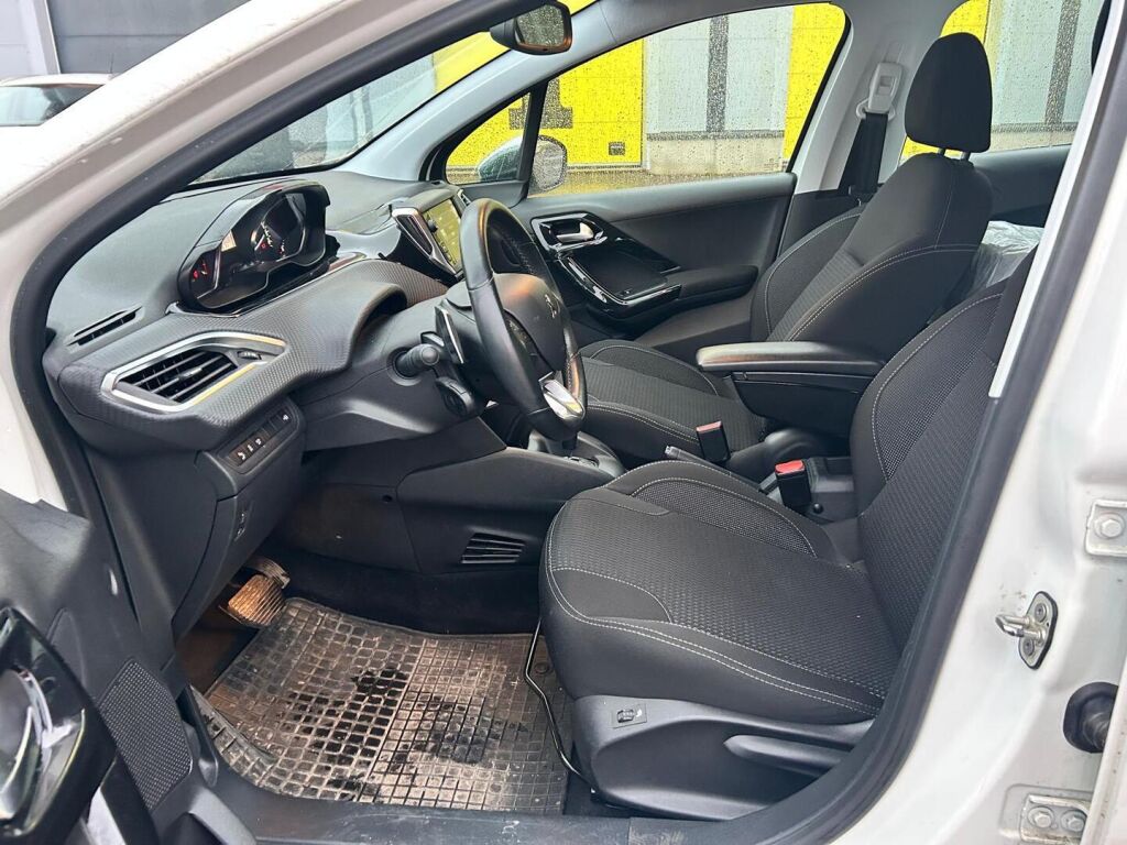 Peugeot 208 2016 Valkoinen