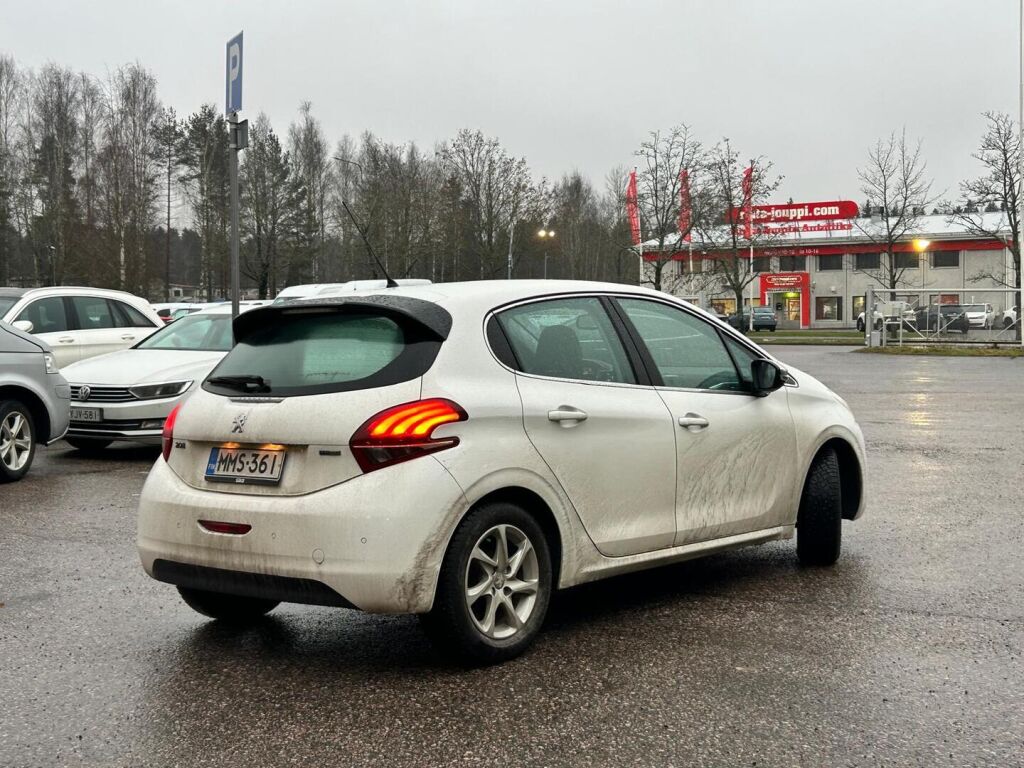 Peugeot 208 2016 Valkoinen