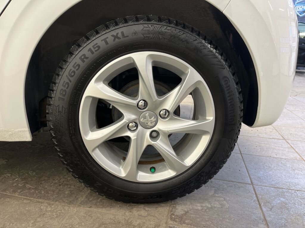 Peugeot 208 2016 Valkoinen