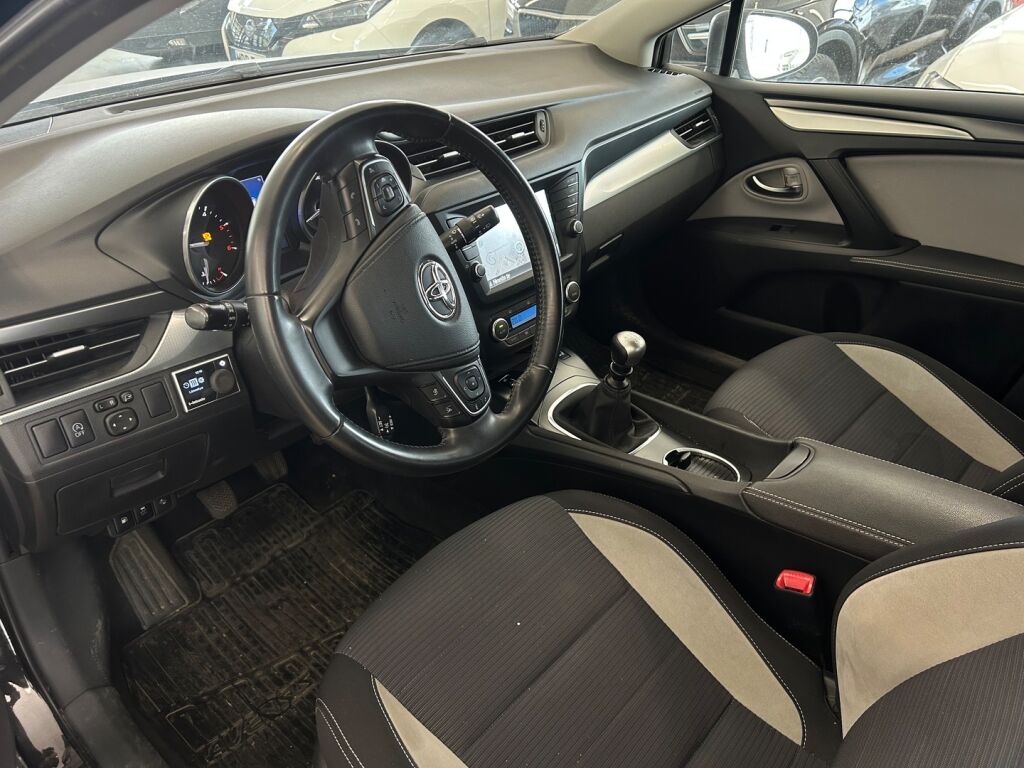 Toyota Avensis 2016 Musta