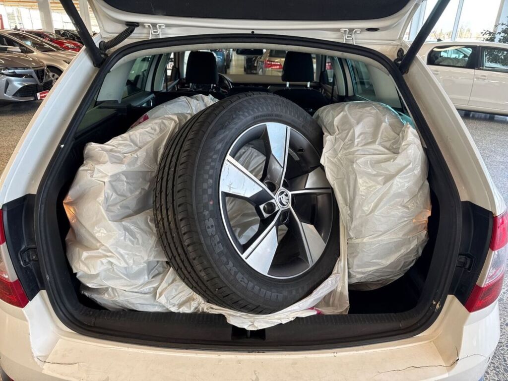 Skoda Octavia 2016 Valkoinen