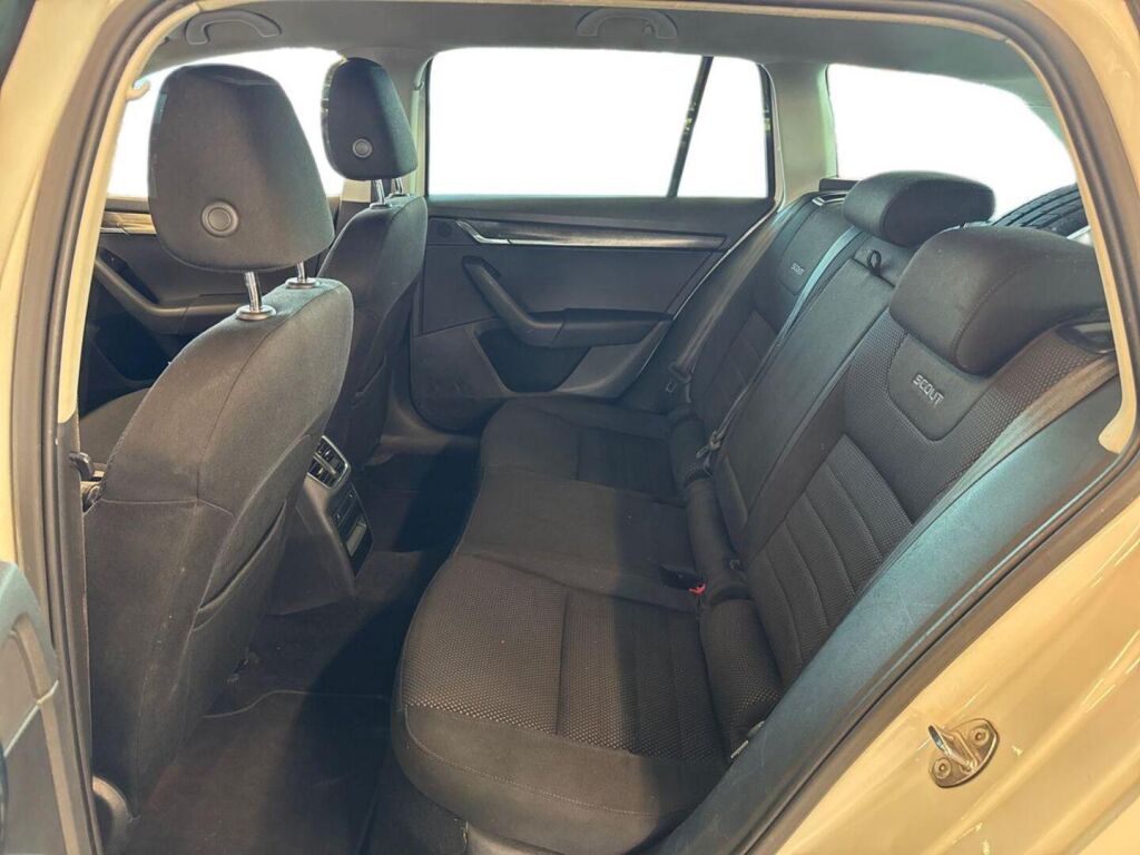 Skoda Octavia 2016 Valkoinen