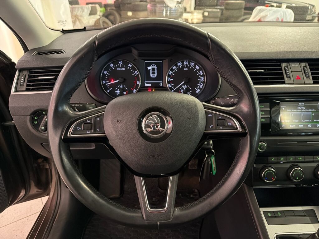 Skoda Octavia 2016 Ruskea (beige)