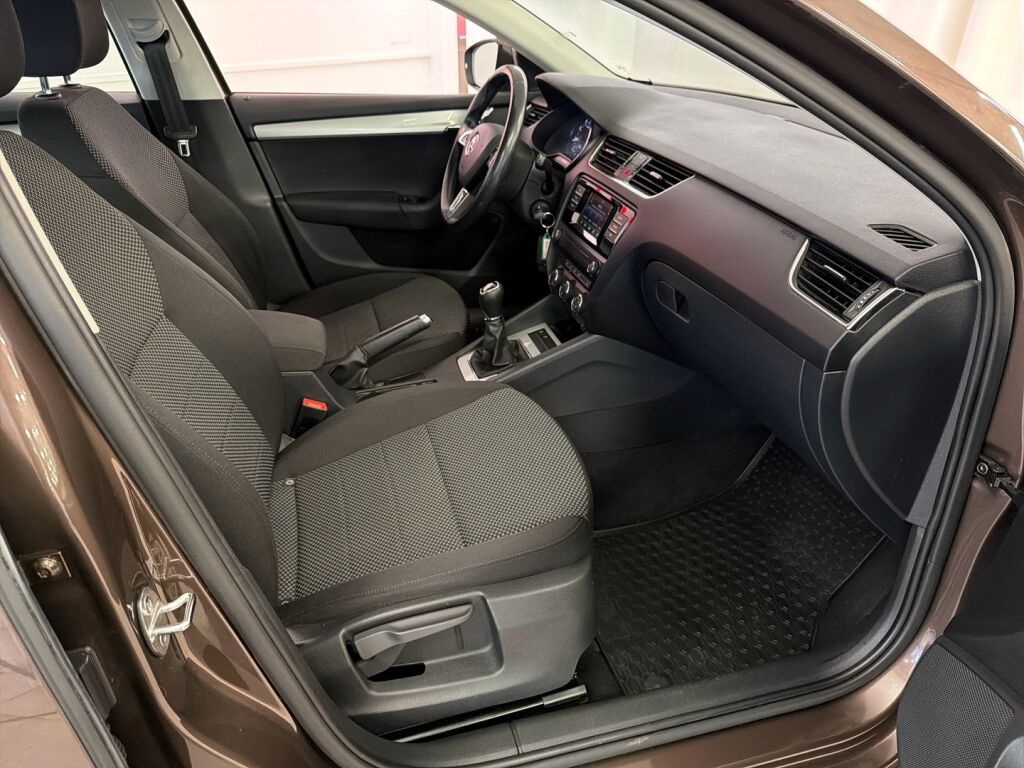 Skoda Octavia 2016 Ruskea (beige)